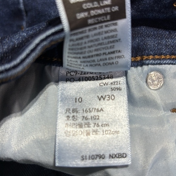 Levi’s Denizen High Rise,cuffed, five pocket,belt loop, stretch 2.5” rise,jeans - Picture 10 of 12